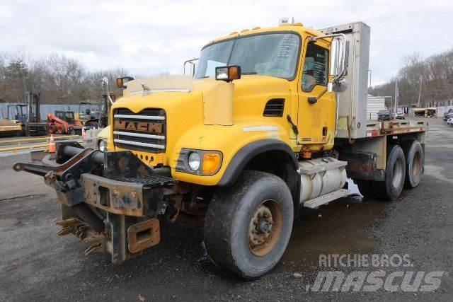 Mack CV713 Platte bakwagens