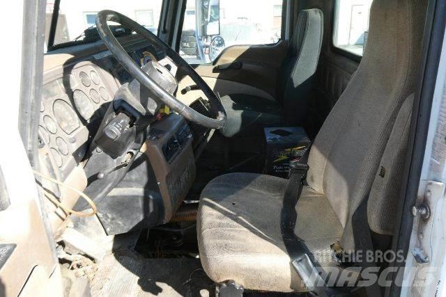 Mack CV713 Chassis met cabine