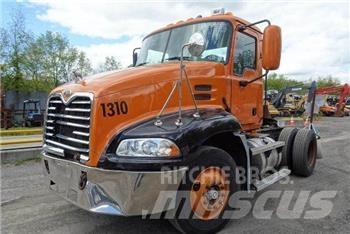 Mack CX612 Chassis met cabine