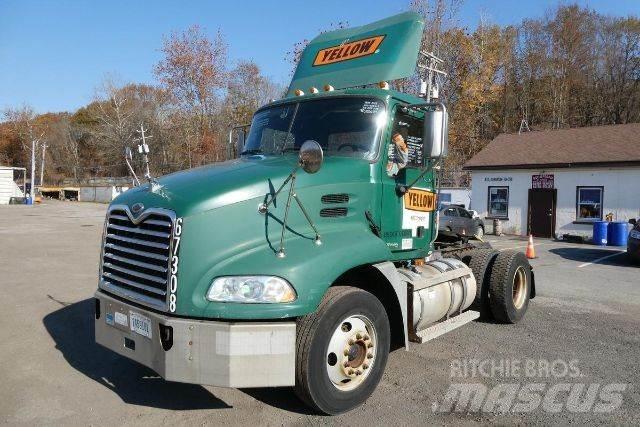 Mack CXN612 Chassis met cabine