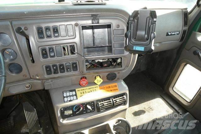 Mack CXN612 Chassis met cabine