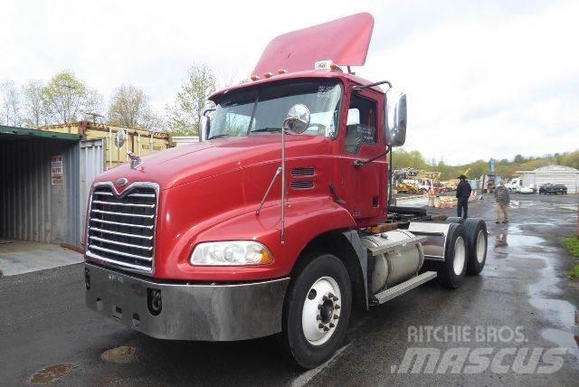 Mack CXN613 Chassis met cabine