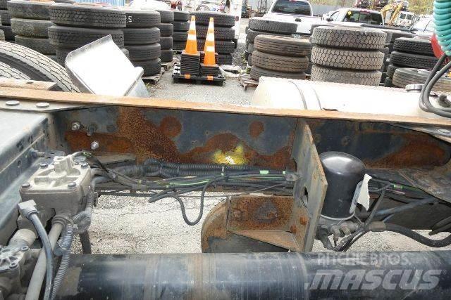Mack CXN613 Chassis met cabine