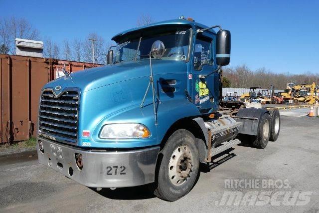 Mack CXN613 Chassis met cabine