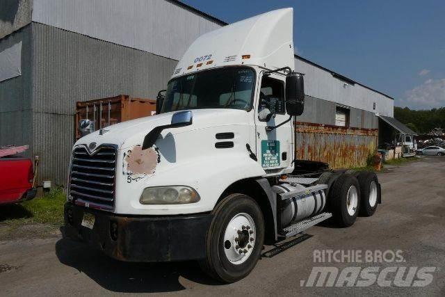 Mack CXN613 Chassis met cabine
