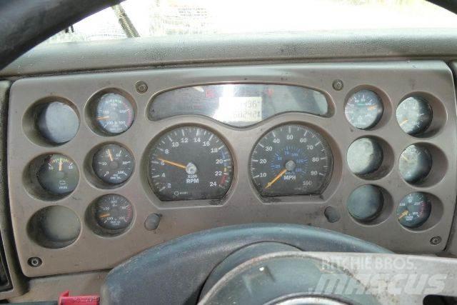 Mack CXN613 Chassis met cabine