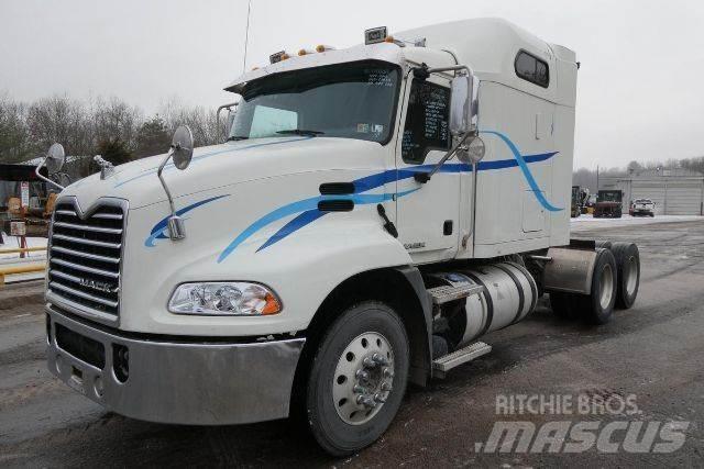 Mack CXU613 Trekkers