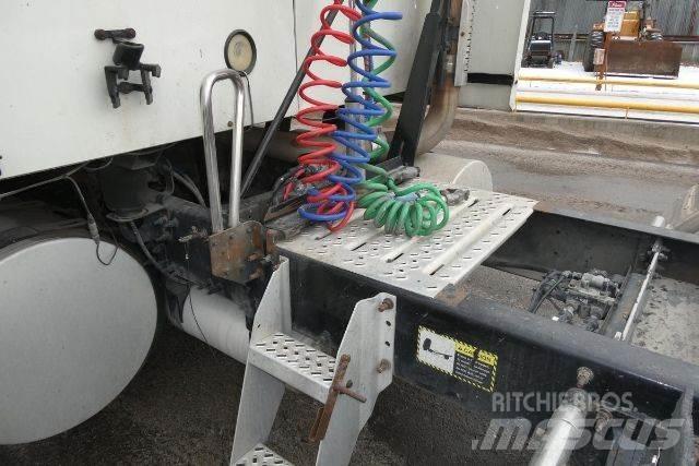 Mack CXU613 Trekkers
