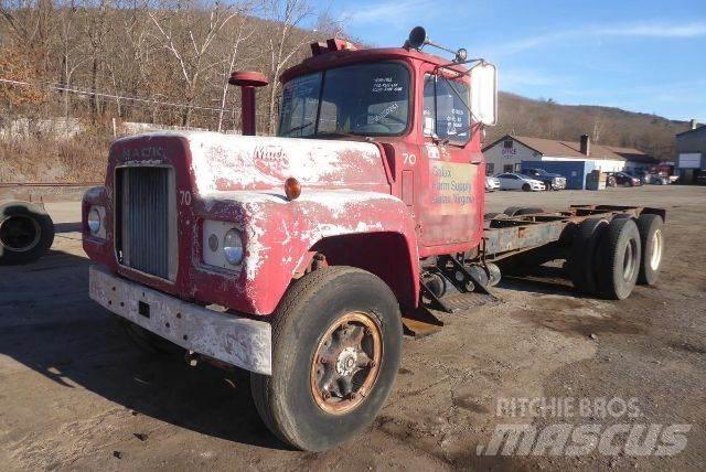 Mack R611 Chassis met cabine