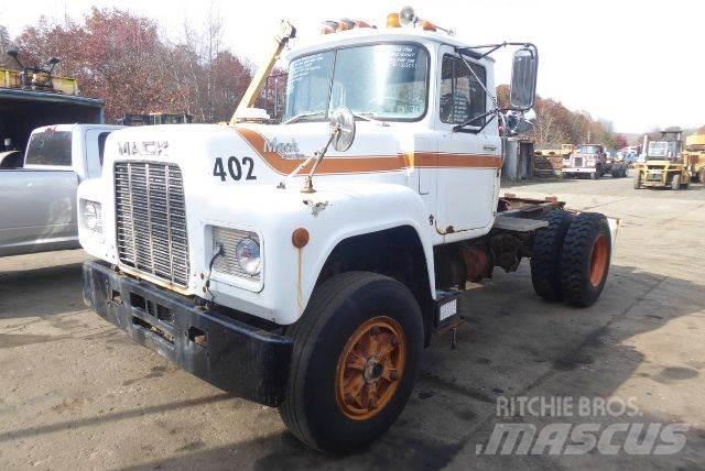 Mack R690T Chassis met cabine