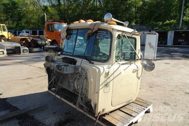 Mack RD690S Cabine en interieur