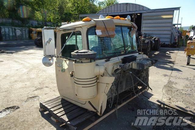 Mack RD690S Cabine en interieur