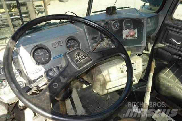 Mack RD690S Cabine en interieur