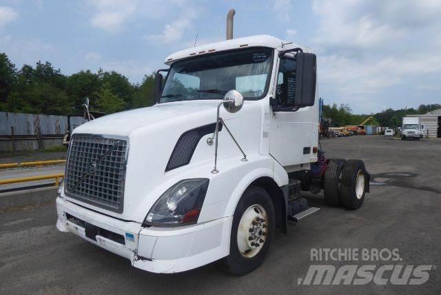 Volvo VNL42T Chassis met cabine