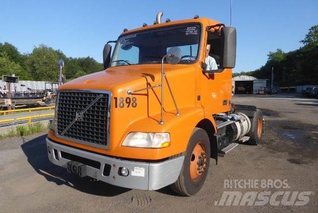 Volvo VNM42T Chassis met cabine