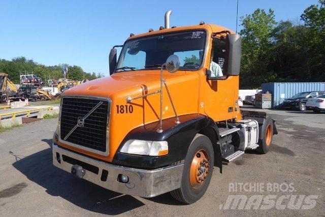 Volvo VNM42T Chassis met cabine