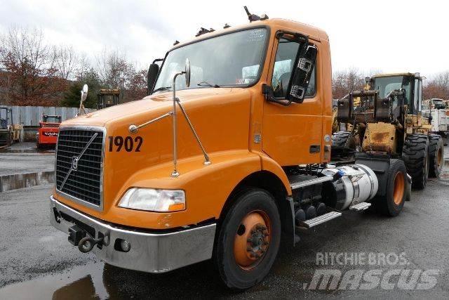Volvo VNM42T Chassis met cabine