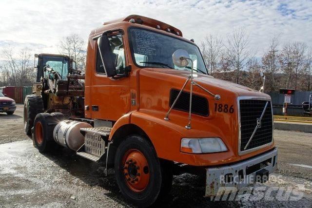 Volvo VNM42T Chassis met cabine