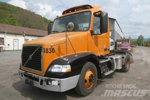 Volvo VNM42T Chassis met cabine