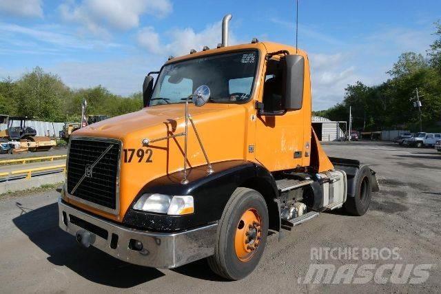 Volvo VNM42T Chassis met cabine