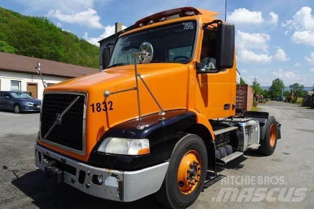 Volvo VNM42T Chassis met cabine