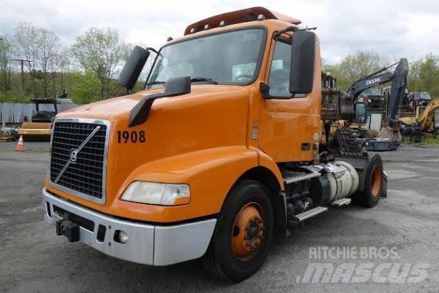 Volvo VNM42T Chassis met cabine