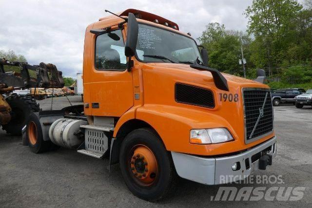 Volvo VNM42T Chassis met cabine