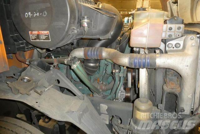 Volvo VNM42T Chassis met cabine