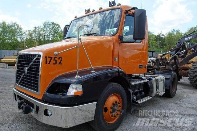 Volvo VNM42T Chassis met cabine