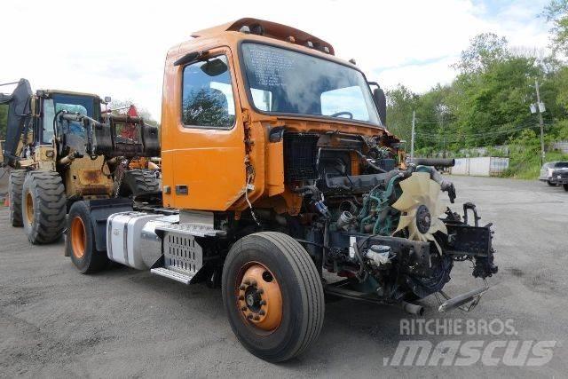 Volvo VNM42T Chassis met cabine