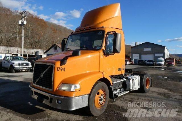 Volvo VNM42T Chassis met cabine