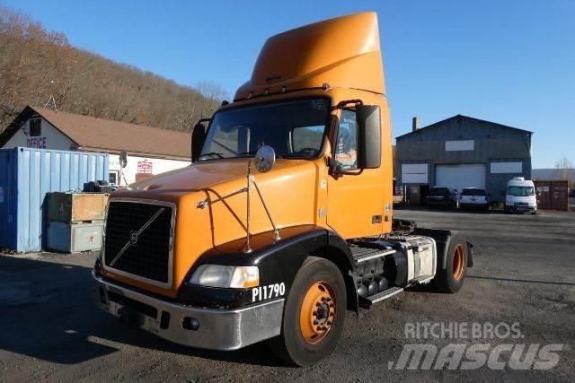 Volvo VNM42T Chassis met cabine