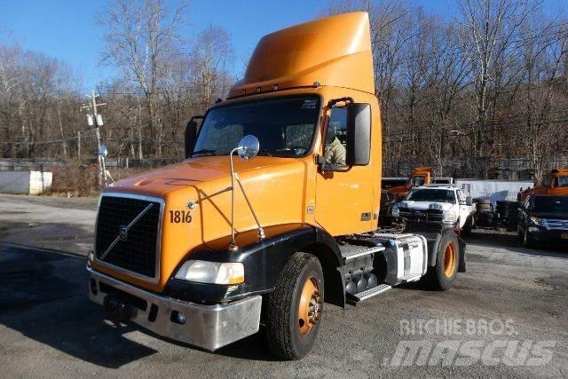 Volvo VNM42T Chassis met cabine