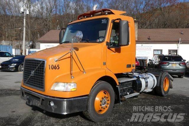 Volvo VNM42T Chassis met cabine