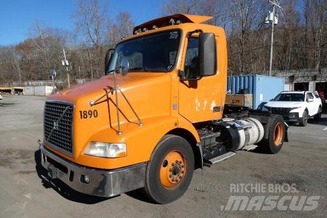 Volvo VNM42T Chassis met cabine