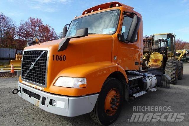 Volvo VNM42T Chassis met cabine
