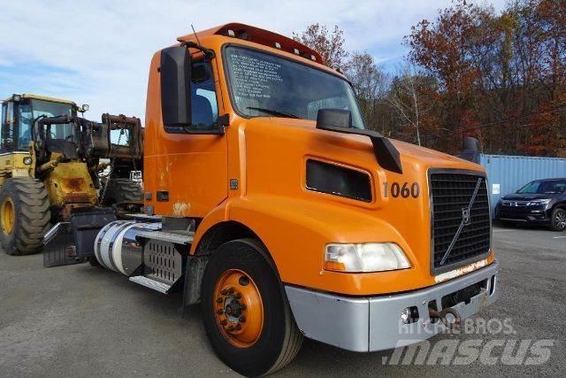 Volvo VNM42T Chassis met cabine