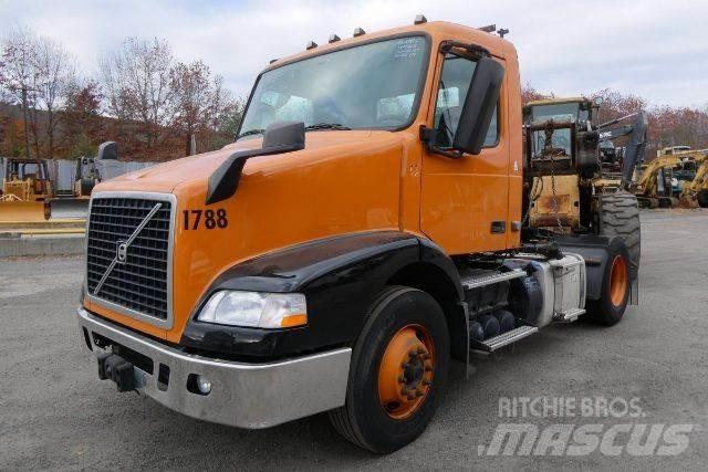 Volvo VNM42T Chassis met cabine