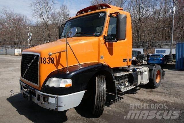 Volvo VNM42T Chassis met cabine