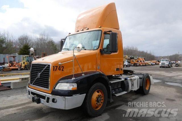Volvo VNM42T Chassis met cabine