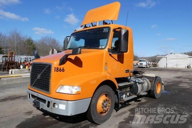 Volvo VNM42T Chassis met cabine