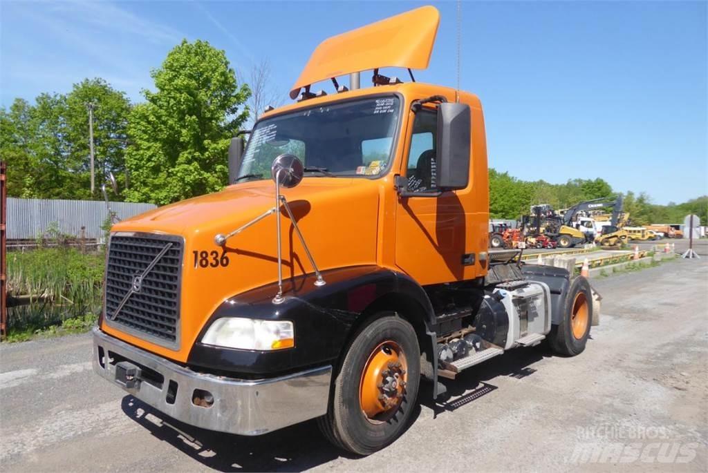 Volvo VNM42T Chassis met cabine