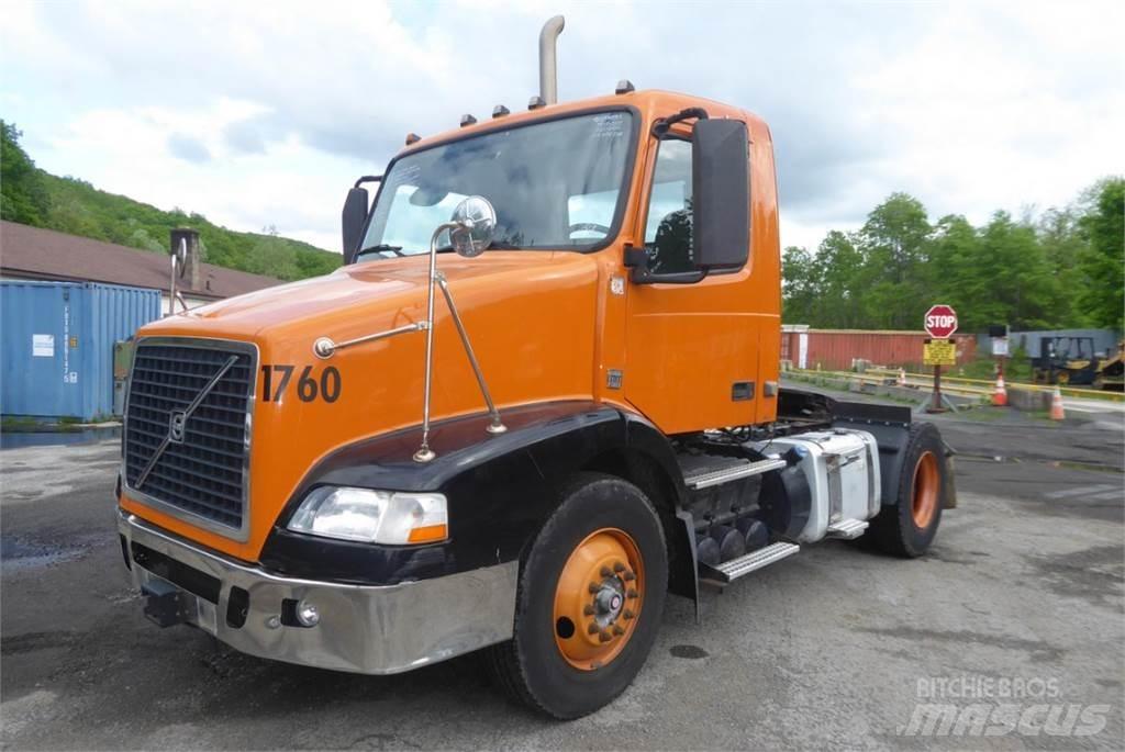 Volvo VNM42T Chassis met cabine