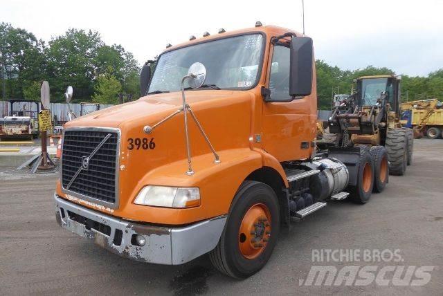 Volvo VNM64T Chassis met cabine