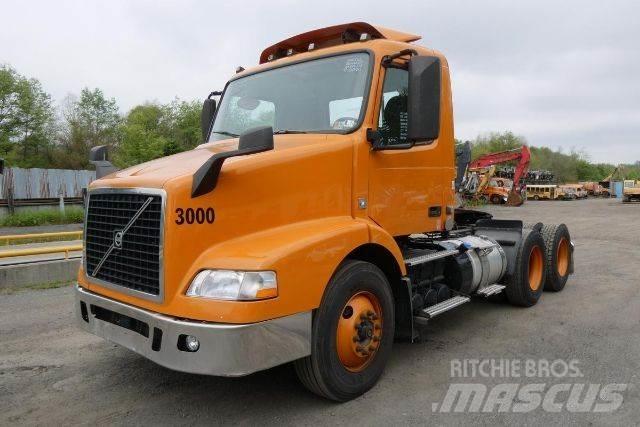 Volvo VNM64T Chassis met cabine
