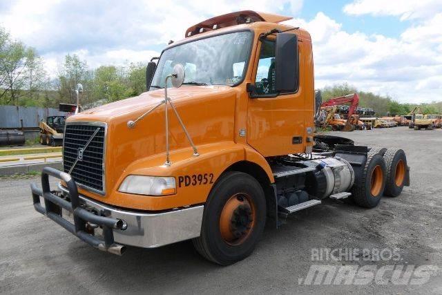 Volvo VNM64T Chassis met cabine