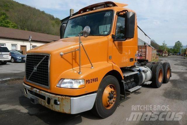 Volvo VNM64T Chassis met cabine