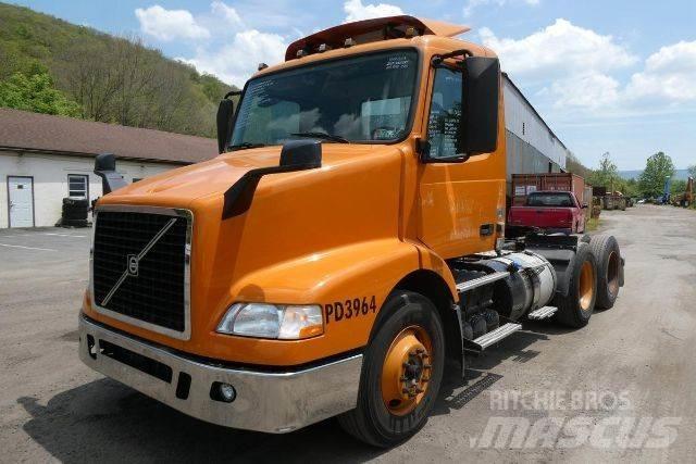 Volvo VNM64T Chassis met cabine
