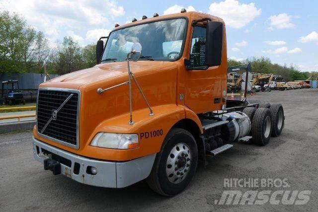 Volvo VNM64T Chassis met cabine
