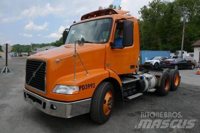 Volvo VNM64T Chassis met cabine